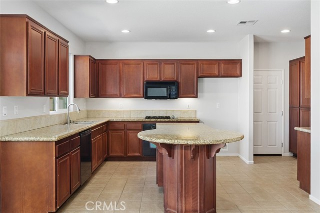 Detail Gallery Image 13 of 42 For 35700 Emily, Murrieta,  CA 92563 - 3 Beds | 2/1 Baths