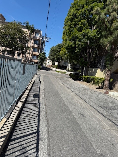 321 S San Vicente S Boulevard, Los Angeles CA: https://media.crmls.org/medias/ad5e4b04-e0df-4a9f-9c83-a2a2a9356566.jpg