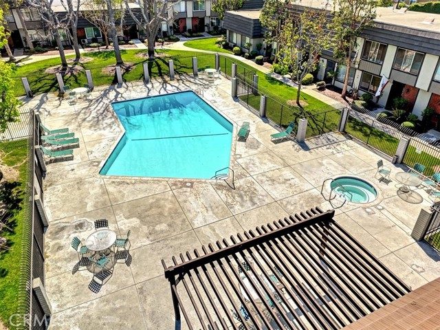 Detail Gallery Image 10 of 31 For 17715 Regency, Bellflower,  CA 90706 - 2 Beds | 2 Baths