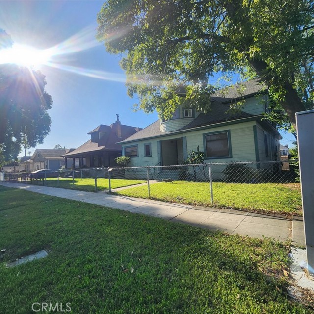 Detail Gallery Image 3 of 6 For 3339 Mulberry, Riverside,  CA 92501 - 6 Beds | 4 Baths