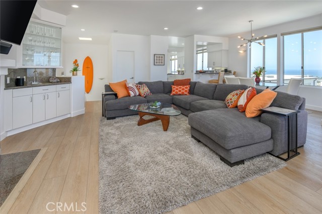 Detail Gallery Image 18 of 53 For 216 23rd St, Manhattan Beach,  CA 90266 - 4 Beds | 3 Baths