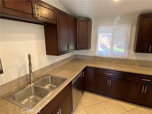 Detail Gallery Image 8 of 21 For 19137 Pleasantdale, Canyon Country,  CA 91351 - 4 Beds | 2 Baths