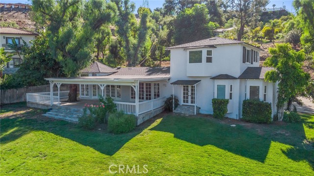 Detail Gallery Image 1 of 25 For 4800 Brewster Dr, Tarzana,  CA 91356 - 4 Beds | 4 Baths