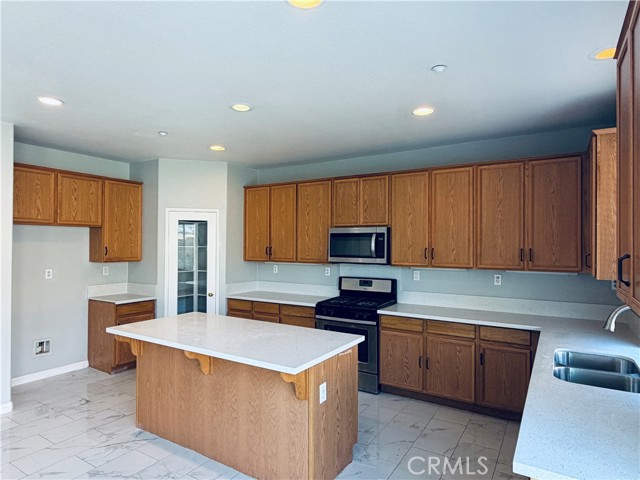 Detail Gallery Image 13 of 73 For 7575 Lime, Fontana,  CA 92336 - 5 Beds | 3 Baths