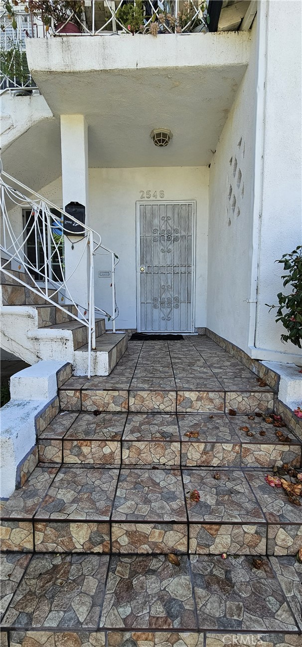 Detail Gallery Image 10 of 30 For 2546 S Bronson, Los Angeles,  CA 90018 - 5 Beds | 4 Baths