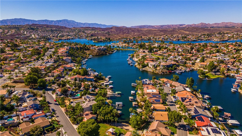 https://media.crmls.org/medias/ad61b00b-2324-4a4b-96be-ae8d68aad3ce.jpg?preset=X-Large