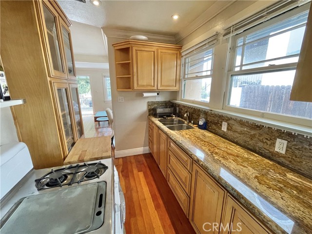 Detail Gallery Image 6 of 16 For 534 Gravely Ct, Hermosa Beach,  CA 90254 - 3 Beds | 2 Baths