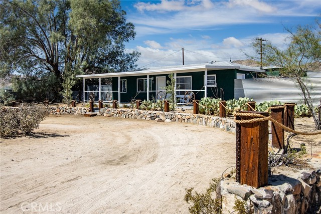 4574 Avenida Del Sol, Joshua Tree CA: https://media.crmls.org/medias/ad61c02f-252e-491f-b7e2-9bd2a811f32c.jpg