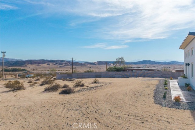 69444 Valle Vista Road, 29 Palms CA: https://media.crmls.org/medias/ad61cc29-55b3-47f7-9d73-3035ac22bbb7.jpg