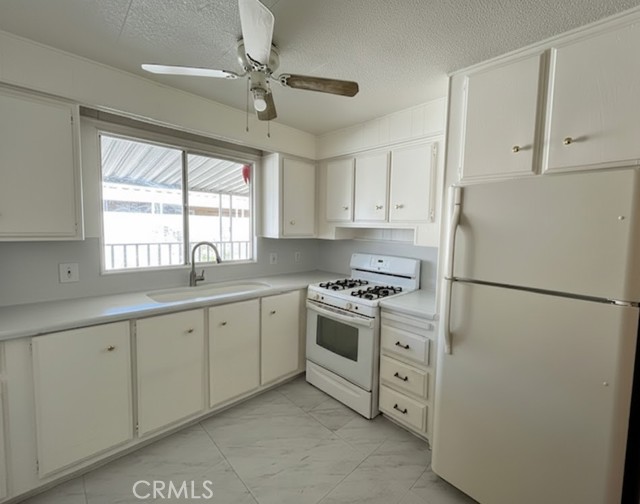 Detail Gallery Image 9 of 27 For 1895 W Devonshire Ave Space 42 #42,  Hemet,  CA 92545 - 2 Beds | 2 Baths