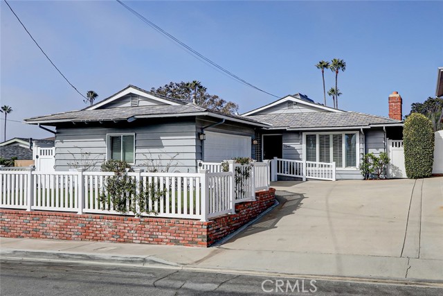 1241 11th Street, Manhattan Beach, California 90266, 3 Bedrooms Bedrooms, ,1 BathroomBathrooms,Residential,For Sale,11th,SB25024725