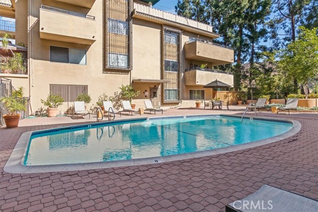 Detail Gallery Image 32 of 43 For 6736 Hillpark Dr #102,  Los Angeles,  CA 90068 - 2 Beds | 2 Baths