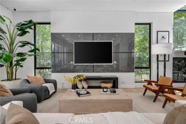 Detail Gallery Image 14 of 59 For 15231 Greenleaf St, Sherman Oaks,  CA 91403 - 6 Beds | 7/1 Baths