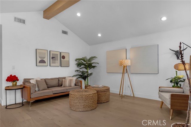 Detail Gallery Image 11 of 42 For 314 Ultimo Ave, Long Beach,  CA 90814 - 4 Beds | 3 Baths