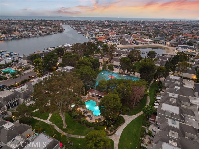 Detail Gallery Image 58 of 59 For 16449 Wimbledon Ln, Huntington Beach,  CA 92649 - 3 Beds | 3/1 Baths
