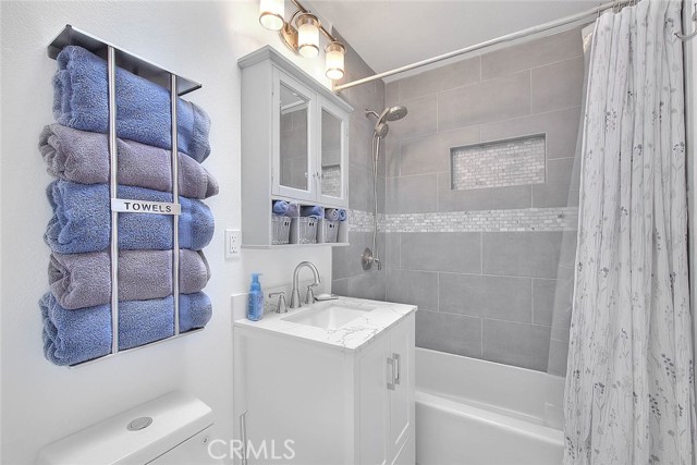 Detail Gallery Image 39 of 67 For 5026 Hersholt, Lakewood,  CA 90712 - 5 Beds | 2 Baths