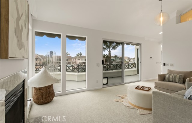 16201 Santa Barbara Lane, Huntington Beach CA: https://media.crmls.org/medias/ad63aac7-a729-4995-956c-3679a19a6e76.jpg