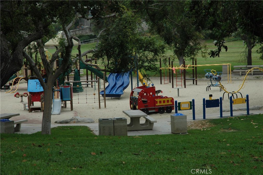 https://media.crmls.org/medias/ad63f61d-e94c-4790-99fe-9a74f51ca2d3.jpg?preset=X-Large