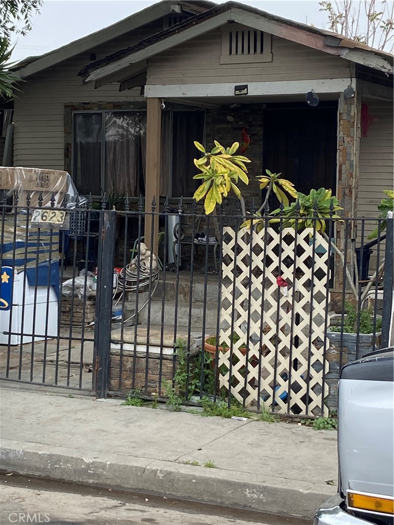 2623 E 127th