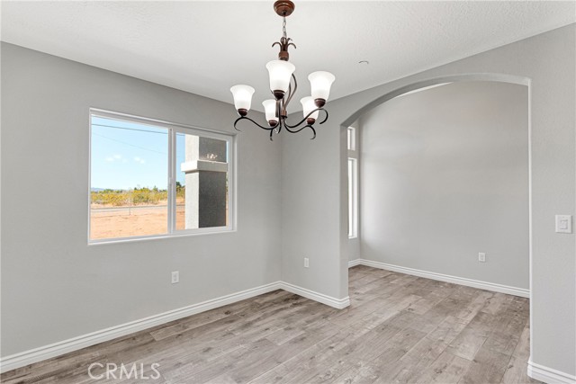 Detail Gallery Image 7 of 39 For 18702 Atlantic St, Hesperia,  CA 92345 - 4 Beds | 2/1 Baths