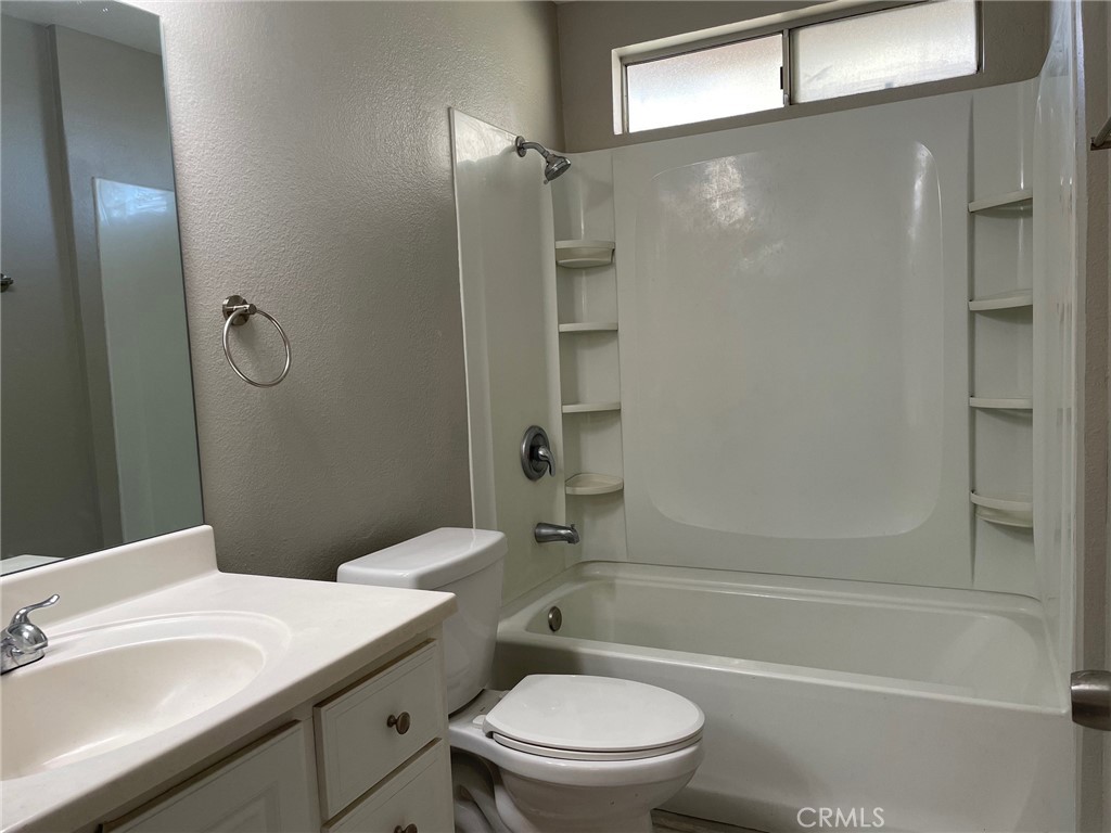 https://media.crmls.org/medias/ad648859-d7e3-49b4-9c7a-e8380d402e42.jpg?preset=X-Large