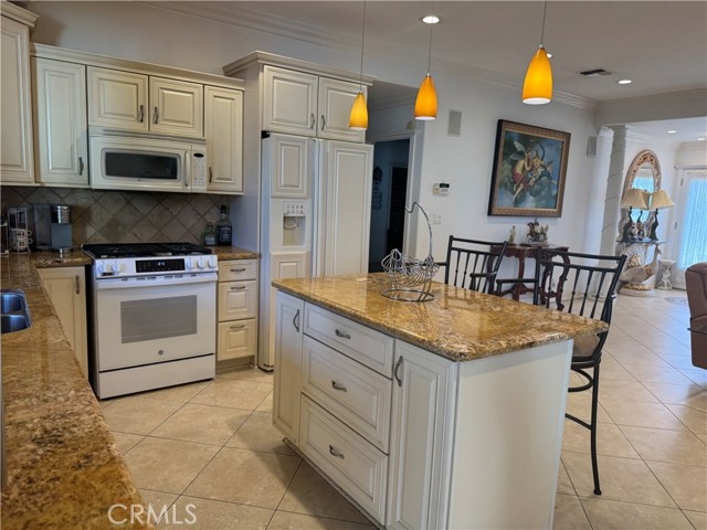Detail Gallery Image 7 of 44 For 5092 Chimineas, Tarzana,  CA 91356 - 4 Beds | 2 Baths
