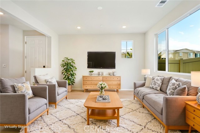 Detail Gallery Image 11 of 34 For 2051 Bergamot St, Redlands,  CA 92374 - 3 Beds | 2/1 Baths