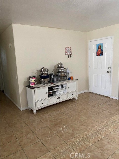 755 N Allen Street, Banning CA: https://media.crmls.org/medias/ad657537-3230-4866-aa79-82ba555af882.jpg