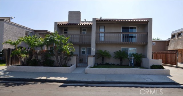 Detail Gallery Image 1 of 7 For 16772 Sims Ln #B,  Huntington Beach,  CA 92649 - 2 Beds | 2 Baths