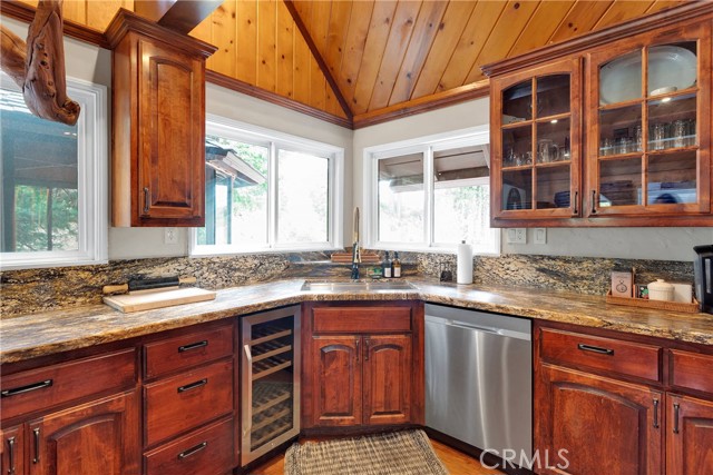 825 Grass Valley Road, Lake Arrowhead CA: https://media.crmls.org/medias/ad66516c-5f6d-4954-94bc-79d9012a1524.jpg