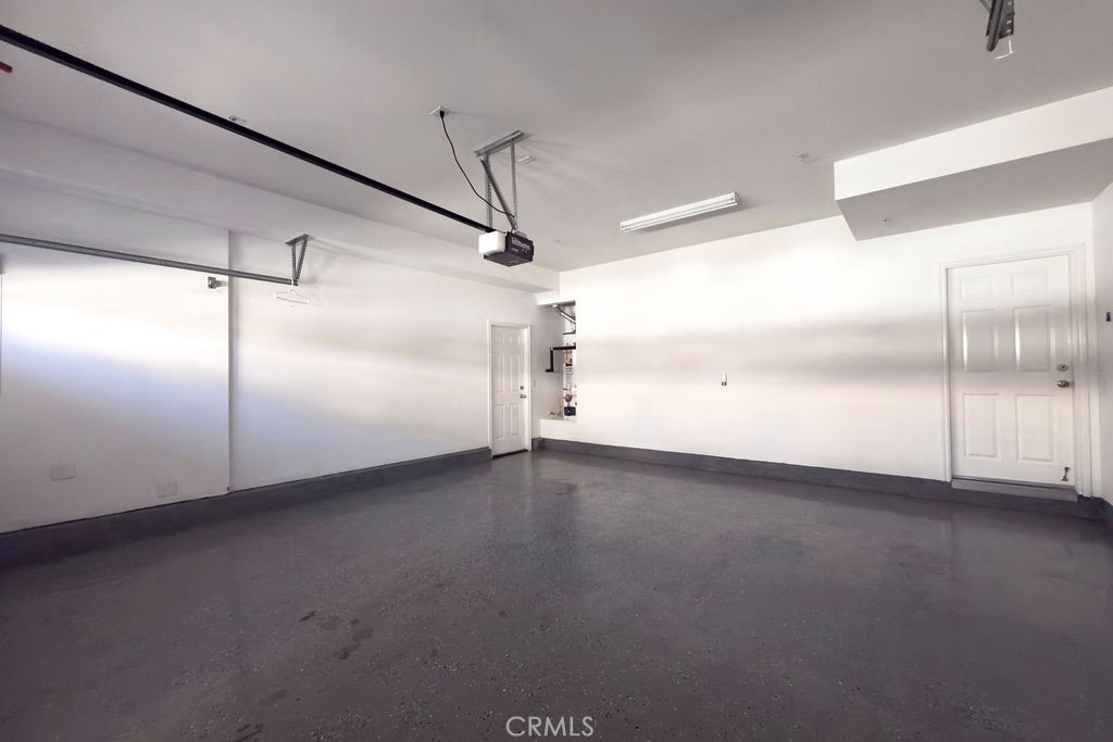 https://media.crmls.org/medias/ad66692d-a3e9-4e26-b26c-55bb673ad2cf.jpg?preset=X-Large