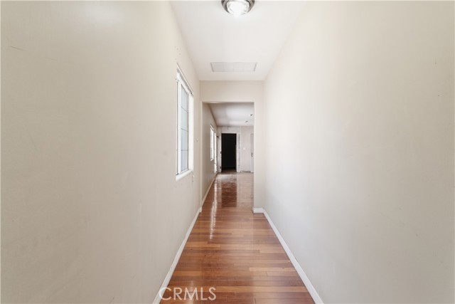 Detail Gallery Image 24 of 45 For 15000 Hamlin St, Van Nuys,  CA 91411 - 5 Beds | 3 Baths