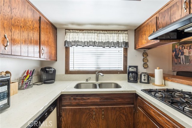 301 Downey Drive, Big Bear City CA: https://media.crmls.org/medias/ad6694a6-573c-4ee0-b75c-6a993756cccb.jpg