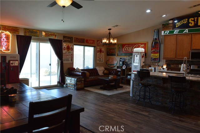 Detail Gallery Image 10 of 42 For 17648 Park Plaza Ct, Victorville,  CA 92395 - 4 Beds | 2 Baths