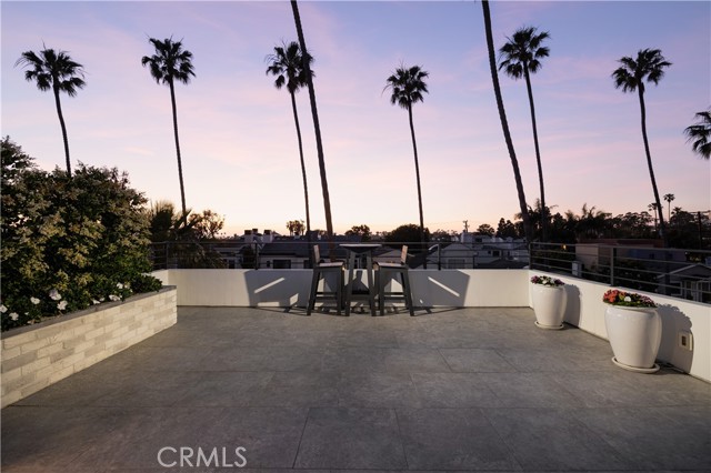 508 Goldenrod Avenue, Corona del Mar CA: https://media.crmls.org/medias/ad679ba0-4d8d-44a5-9a7a-334cc0af211b.jpg