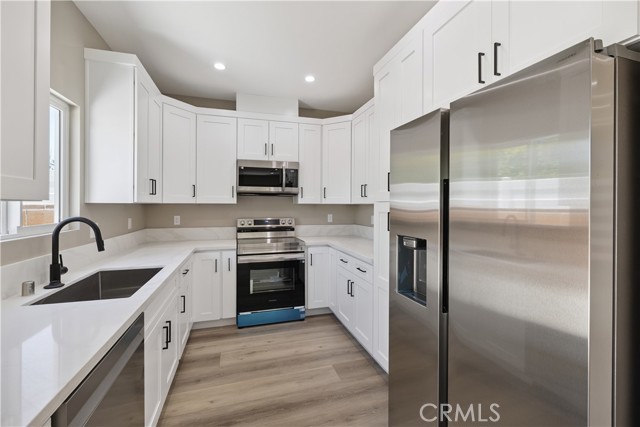 Detail Gallery Image 6 of 23 For 9754 Laramie Ave, Chatsworth,  CA 91311 - 3 Beds | 2 Baths
