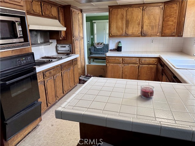 Detail Gallery Image 3 of 7 For 3806 E Arabella, Long Beach,  CA 90805 - 3 Beds | 3 Baths