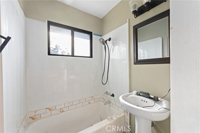 Detail Gallery Image 13 of 23 For 8798 Glencoe Dr, Riverside,  CA 92503 - 4 Beds | 2 Baths