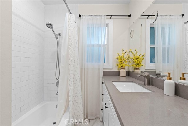 Detail Gallery Image 19 of 39 For 5829 E 2nd, Long Beach,  CA 90803 - – Beds | – Baths