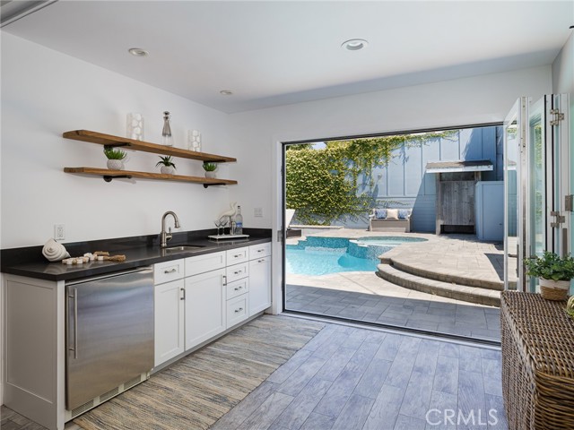 246 Via Los Miradores, Redondo Beach CA: https://media.crmls.org/medias/ad6890b7-6275-46e3-a006-d2e63fa92c7e.jpg
