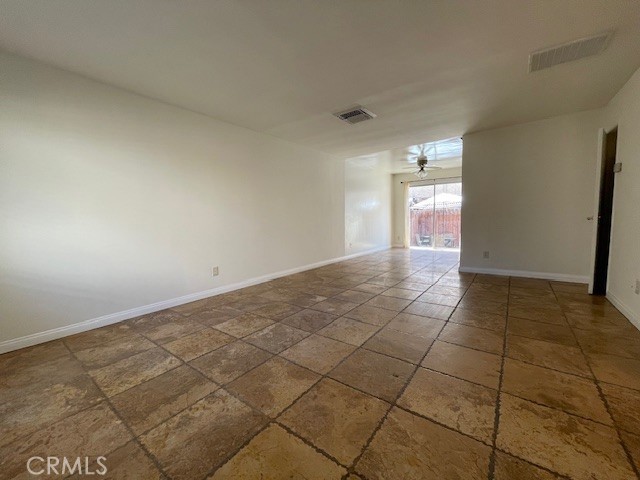 Detail Gallery Image 4 of 16 For 17135 Roscoe Blvd #4,  Northridge,  CA 91325 - 2 Beds | 1/1 Baths