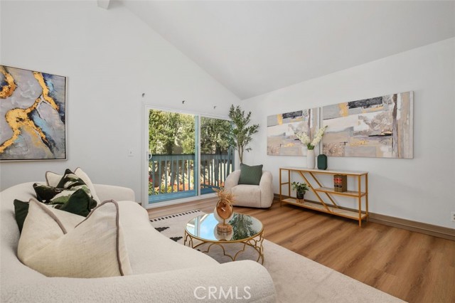 9 Aberdeen st, Irvine CA: https://media.crmls.org/medias/ad68ba73-afac-4f14-8c2b-fea821620fdb.jpg