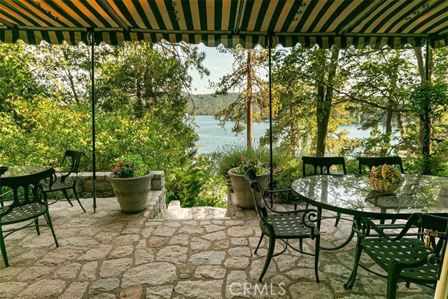 28061 North Shore Road, Lake Arrowhead CA: https://media.crmls.org/medias/ad68ddc5-b2d6-48bc-b858-c6aac06f4d13.jpg