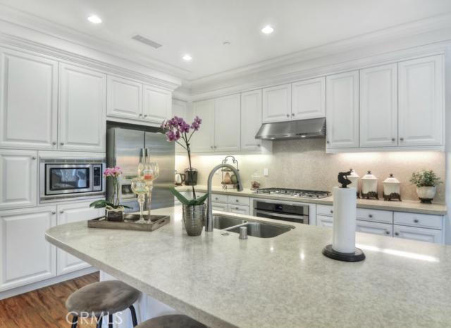 Detail Gallery Image 2 of 24 For 41 Bianco, Irvine,  CA 92618 - 3 Beds | 2/1 Baths