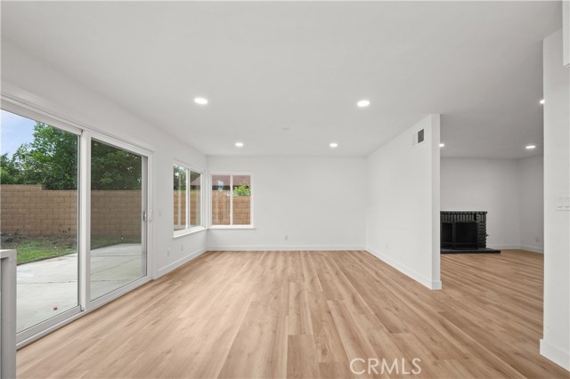 554 E Fairfield Court, Ontario CA: https://media.crmls.org/medias/ad6918ef-e918-4d47-9720-013f8f3ce0c6.jpg