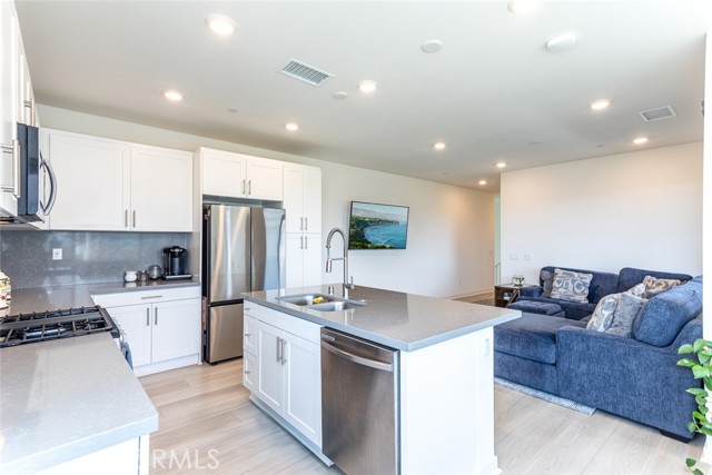 3580 E Peckham Paseo, Ontario CA: https://media.crmls.org/medias/ad6a37de-22e7-4fc8-8200-fc34d920deca.jpg