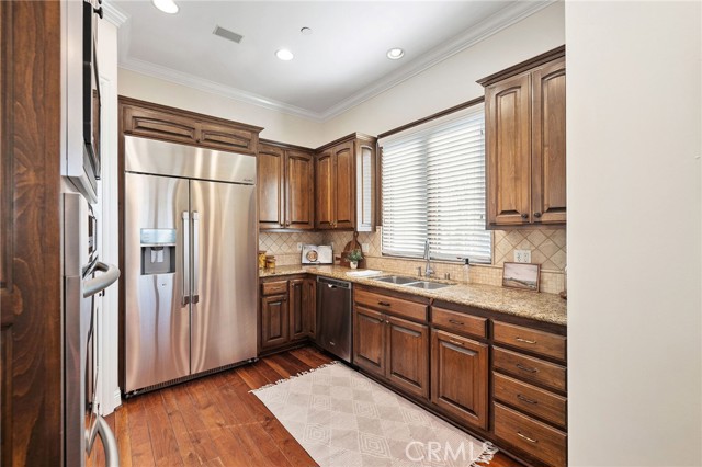 424 Marine Avenue, Manhattan Beach CA: https://media.crmls.org/medias/ad6ad1a9-353d-40a7-8826-f313debb7dff.jpg