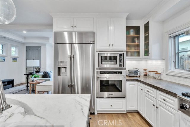 613 Larkspur Avenue, Corona del Mar CA: https://media.crmls.org/medias/ad6b5ea2-6d15-4630-b148-d1d1ba5f547c.jpg