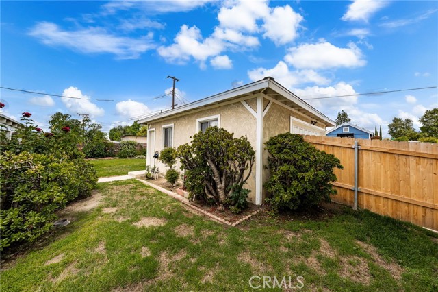 1320 W Flora Street, Ontario CA: https://media.crmls.org/medias/ad6cfe68-fa72-41ca-82ab-a63d5712bd80.jpg