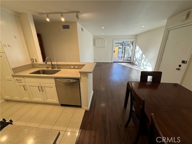 365 Burchett Street, Glendale CA: https://media.crmls.org/medias/ad6d65d0-944e-4d0d-aa2d-fab105d65597.jpg